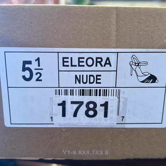 Journee Collection Eleora Pump Rhinestone Details Stiletto Heel NEW Size 5.5 - Picture 11 of 11